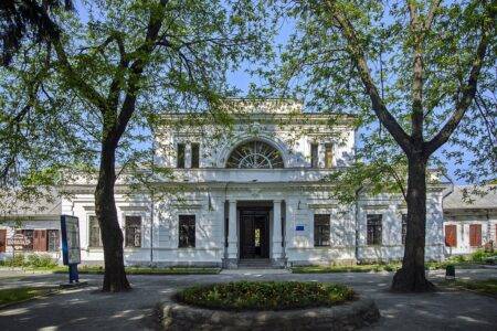 Палац Голіцина в Тростянці, де зараз розташований краєзнавчий музей та музей шоколаду.